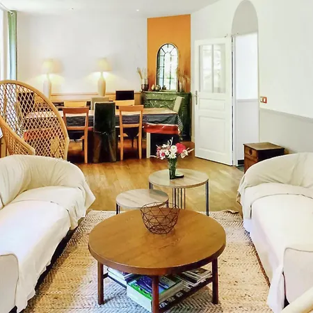 4 Bedroom Beautiful In Servon Casa vacanze