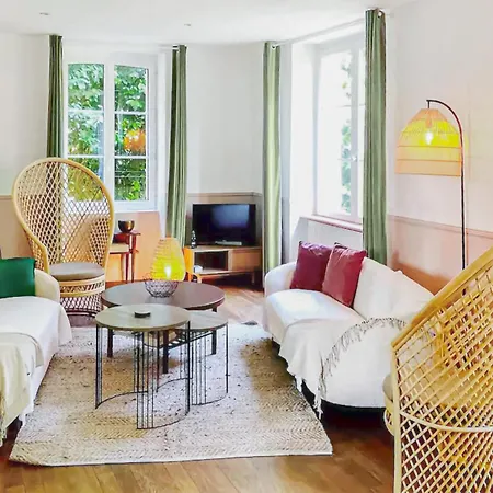 4 Bedroom Beautiful In Servon Servon