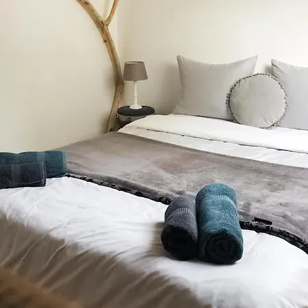 Casa vacanze 4 Bedroom Beautiful In Servon